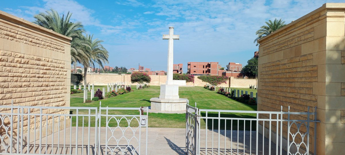 MatrawyWalid's tweet image. Today's visit is from New Zealand to visit his father, who died in the 1942 war, at the Tel El Kebir War Memorial Cemetery. @CWGC @AAPAComms @SiJFletch