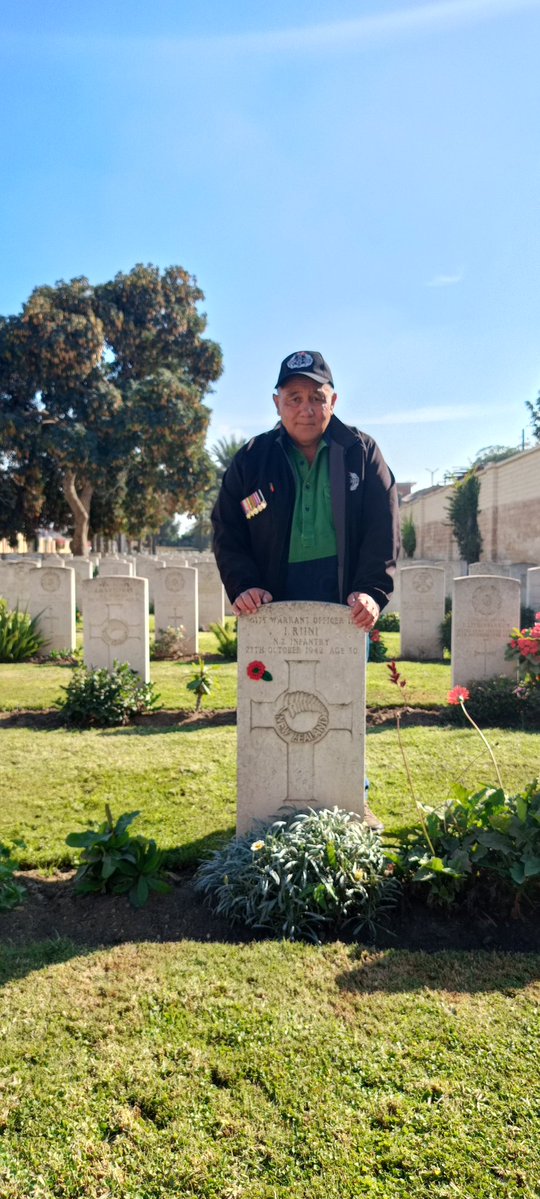 MatrawyWalid's tweet image. Today's visit is from New Zealand to visit his father, who died in the 1942 war, at the Tel El Kebir War Memorial Cemetery. @CWGC @AAPAComms @SiJFletch