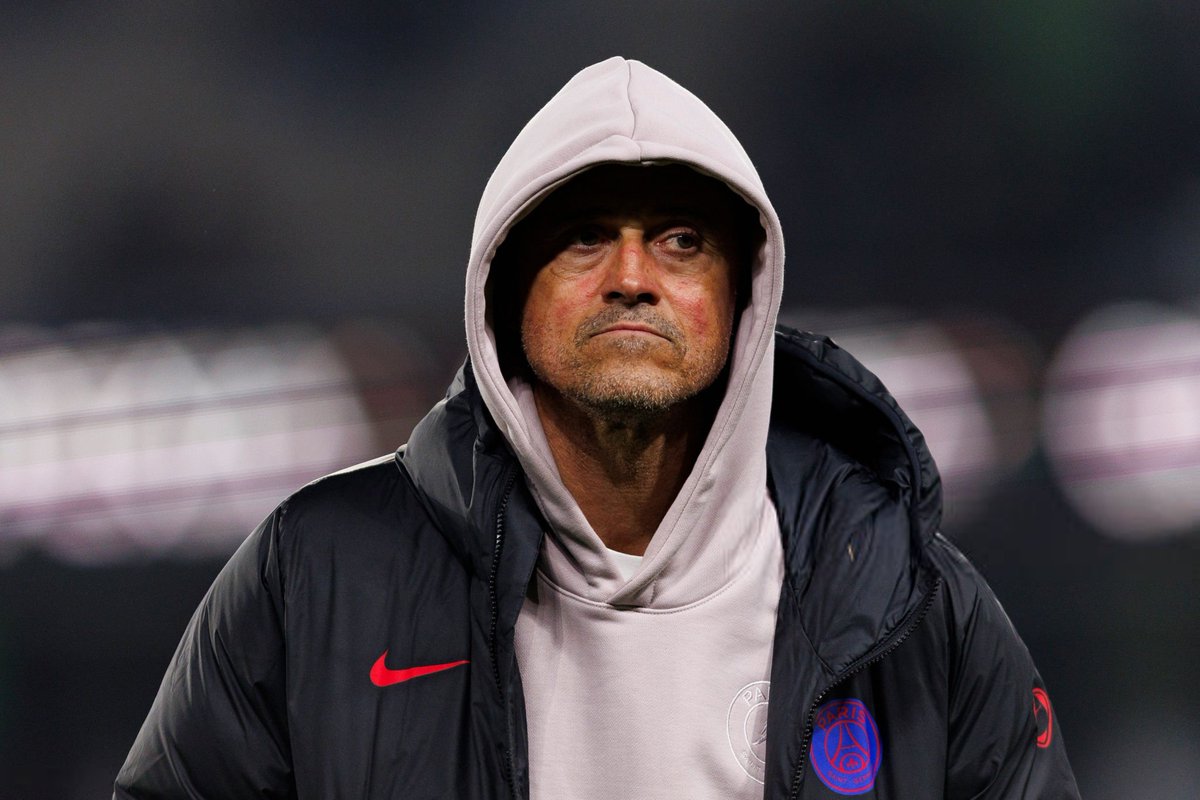 VibesFoot's tweet image. 🗣️ Journaliste : « 𝗘𝗦𝗧-𝗖𝗘 𝗤𝗨’𝗜𝗕𝗥𝗔𝗛𝗜𝗠 𝗠𝗕𝗔𝗬𝗘 𝗣𝗘𝗨𝗧 𝗘𝗡𝗖𝗢𝗥𝗘 𝗔𝗟𝗟𝗘𝗥 𝗣𝗟𝗨𝗦 𝗛𝗔𝗨𝗧 ? »

🗣️ Luis Enrique 🇪🇸 : « 𝗜𝗟 𝗝𝗢𝗨𝗘 𝗔𝗨 𝗣𝗦𝗚. 𝗣𝗟𝗨𝗦 𝗛𝗔𝗨𝗧 𝗤𝗨𝗘 𝗖̧𝗔, 𝗝𝗘 𝗡𝗘 𝗖𝗢𝗡𝗡𝗔𝗜𝗦 𝗣𝗔𝗦. » 😅

🎙️ @telefoot_TF1