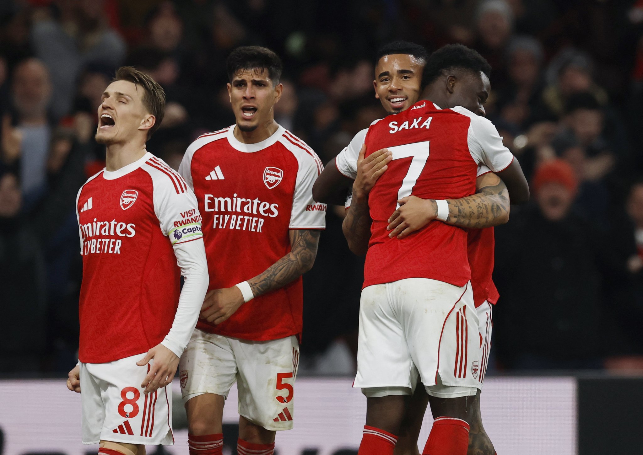 آرسنال لا يخسر على ملعب الإمارات في جميع المسابقات هذا الموسم. 11 فوزاً. تعادل وحيد. 0 هزيمة. 31 هدفاً. استقبل 4 أهداف 