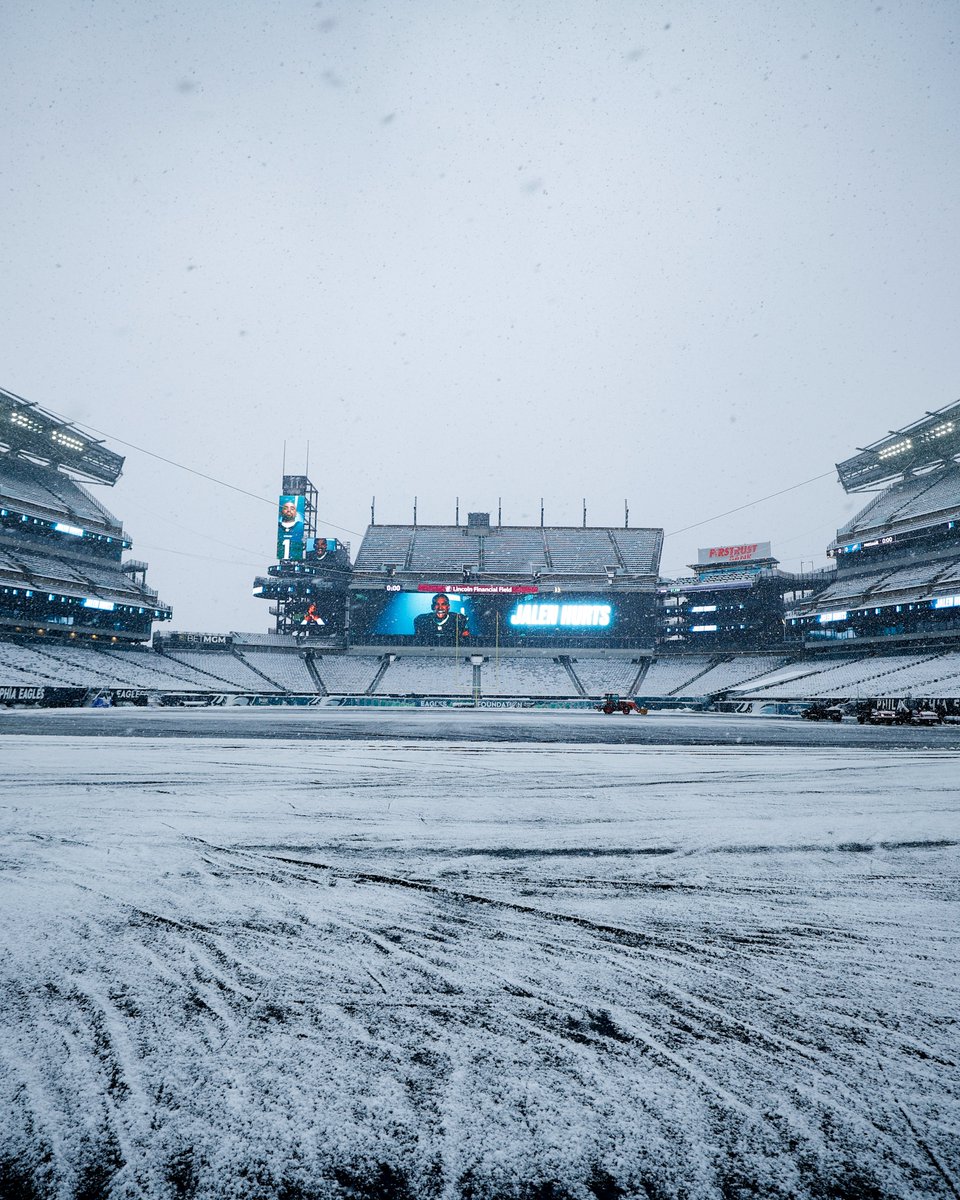 Football weather ❄️ #LVvsPHI