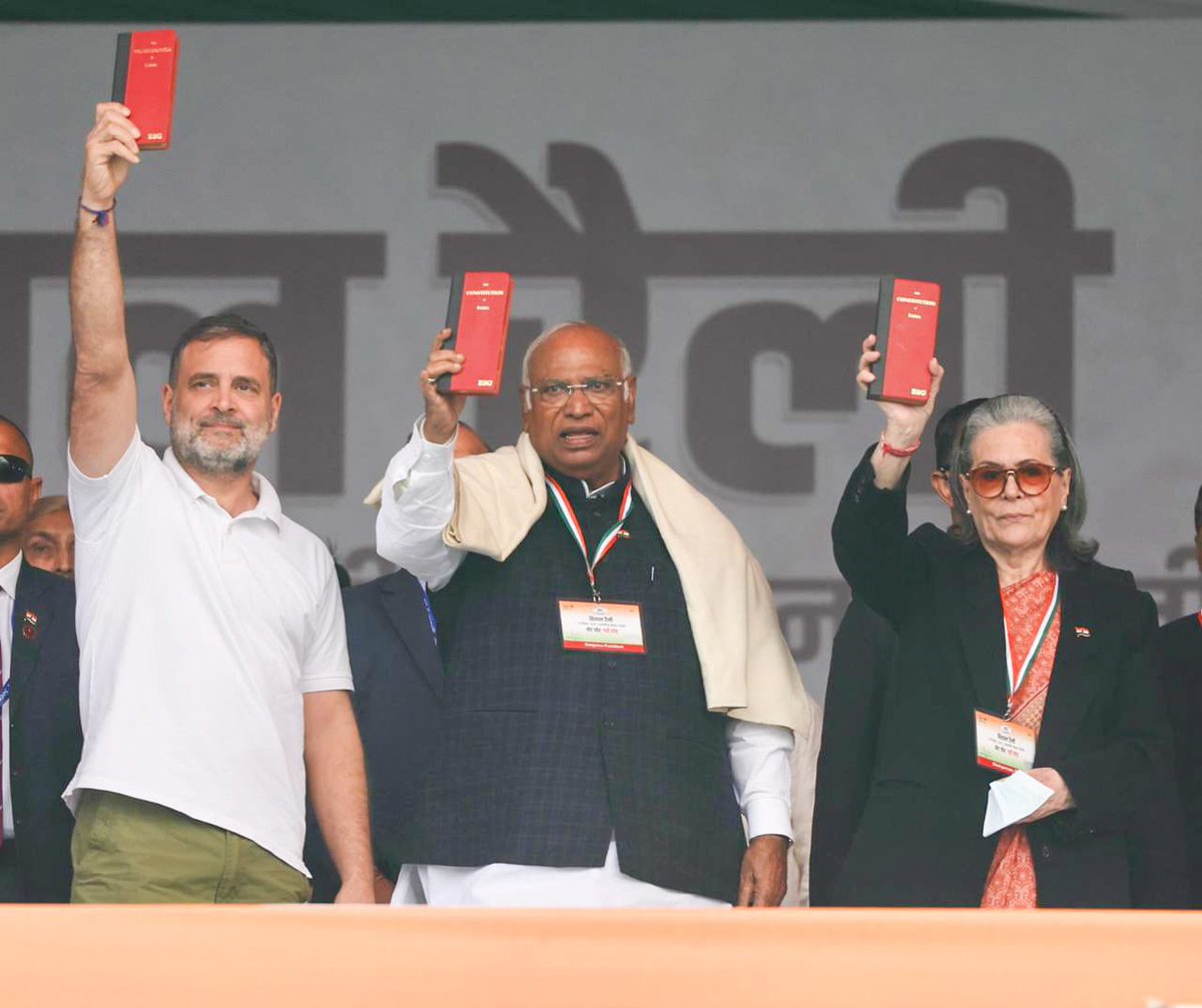 JitendraSAlwar's tweet photo. राजधानी दिल्ली के ऐतिहासिक रामलीला मैदान में आयोजित ‘वोट चोर - गद्दी छोड़’ महारैली ने वोट चोरी के विरोध में देश के सामूहिक आक्रोश को दर्शा दिया है।

लाखों लोग देश के कोने - कोने से आज इस विशाल रैली में शामिल हुए।
नेता प्रतिपक्ष श्री @RahulGandhi जी की ऊर्जावान उपस्थिति, कांग्रेस अध्यक्ष श्री @kharge जी, CPP चेयरपर्सन श्री���ती सोनिया गांधी जी के मार्गदर्शन ने इस रैली को ऐतिहासिक और अभूतपूर्व बना दिया।

संगठन महासचिव श्री @kcvenugopalmp जी, श्रीमती @priyankagandhi जी, देशभर से आए प्रदेशाध्यक्ष, राष्ट्रीय पदाधिकारियों ने इस विशाल रैली के माध्यम से करोड़ों भारतवासियों की आवाज़ बुलंद की है।

कई वर्षों तक हमारे देश ने औपनिवेशिक शासन से आज़ादी की लड़ाई लड़ी है, आज देश BJP की मनमानेपन, तानाशाही और अलोकतांत्रिक सरकार के खिलाफ़ एकजुट है���

मैं राजस्थान, अलवर, असम सहित देश के अलग - अलग हिस्सों से पधारे सभी कांग्रेस नेताओं, कार्यकर्ताओं और आमजन का हृदय से आभार व्यक्त करता हूँ।
जय हिन्द, जय कांग्रेस
#VoteChorGaddiChhod