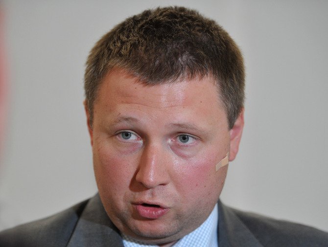 Ciekawe czy Marcin Kierwiński pamięta co robił jego ojciec Andrzej Kierwiński, oficer Ludowego Wojska Polskiego w '81roku po ogłoszeniu stanu wojennego? Chyba nie przynosił pracy do domu 😂