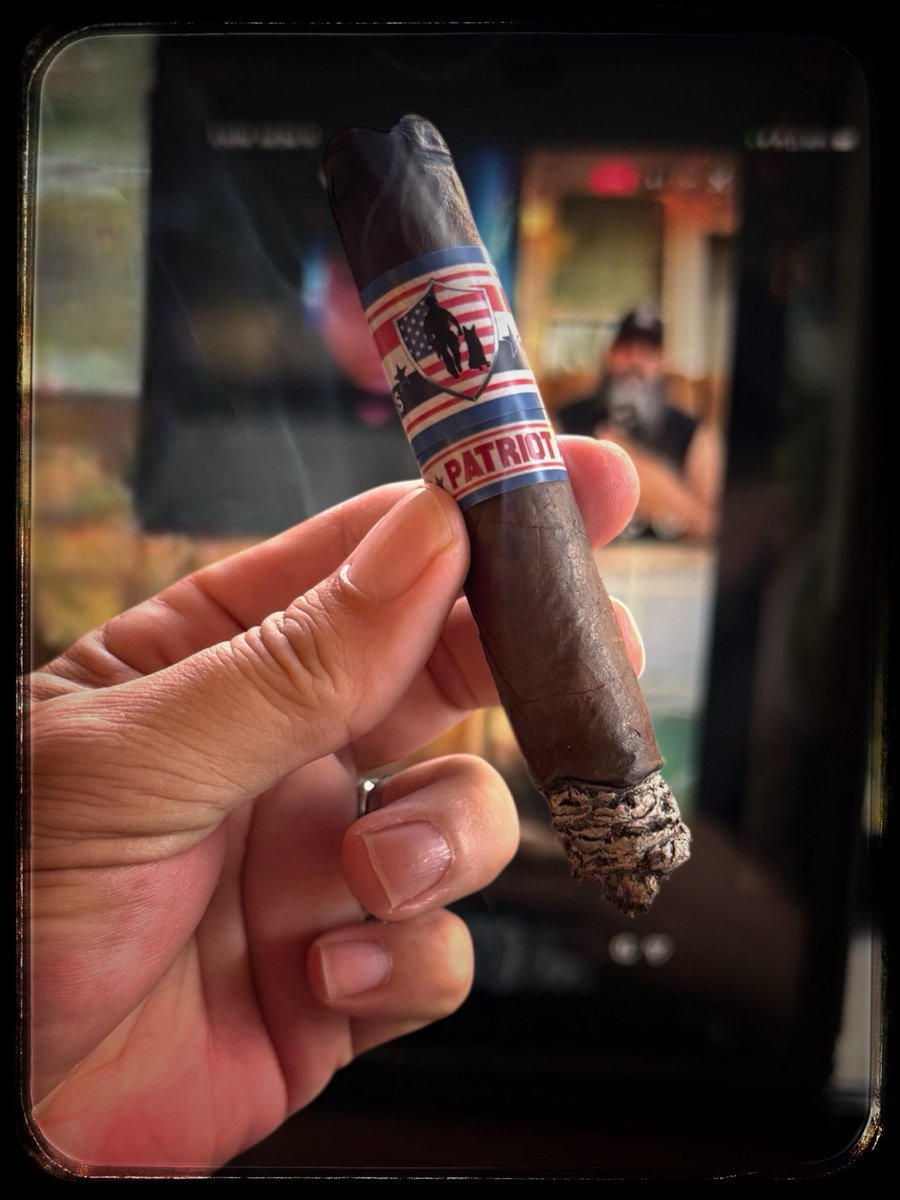 BigWolfZone's tweet photo. Super delicious! 
THE PATRIOT by: Haze Gray Cigars 🌟 https://t.co/2qNfjxt3nL