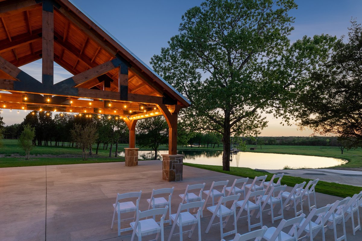 BoydFarmVenue's tweet photo. Warm lights, cozy moments, and a venue made for forever. 💍
We’d love to help you start planning your future wedding at Boyd Farms. ❄️✨

👉 Weddings: https://t.co/f2wyACevDP
#SpotlightEvent #BoydFarmEvents #WeddingsAtBoydFarm #HistoricBoydFarm #NorthDallasGetaway https://t.co/lENOJ50S2q