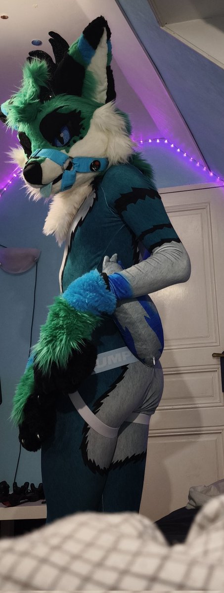 ColdTheFox's tweet image. Holy deer butt :3  🦌💙