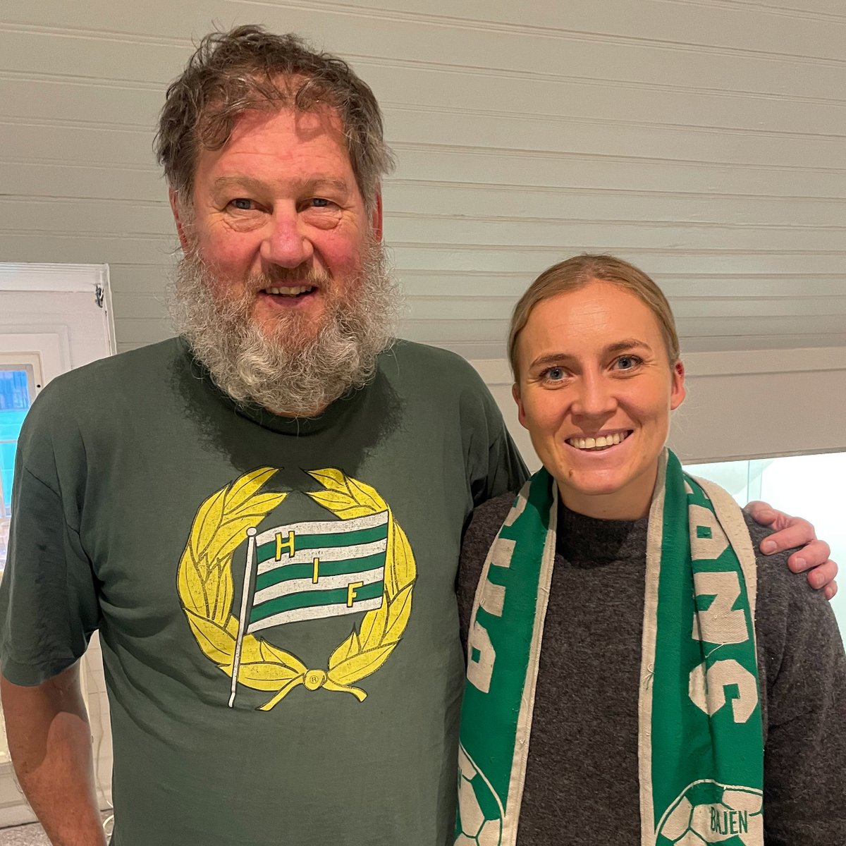 shows.acast.com/hifhistoria/ep…

Hifhistoriapodden 1968: Ellen Gibson

Ellen Gibson började i Hammarby som 3-4-åring och var kvar i nästan 25 år då hon ofrivilligt fick söka sig vidare. Benjamin Thorén och Magnus Hagström mötte en av Hammarbys största diplomater i Gula villan.
#Bajen