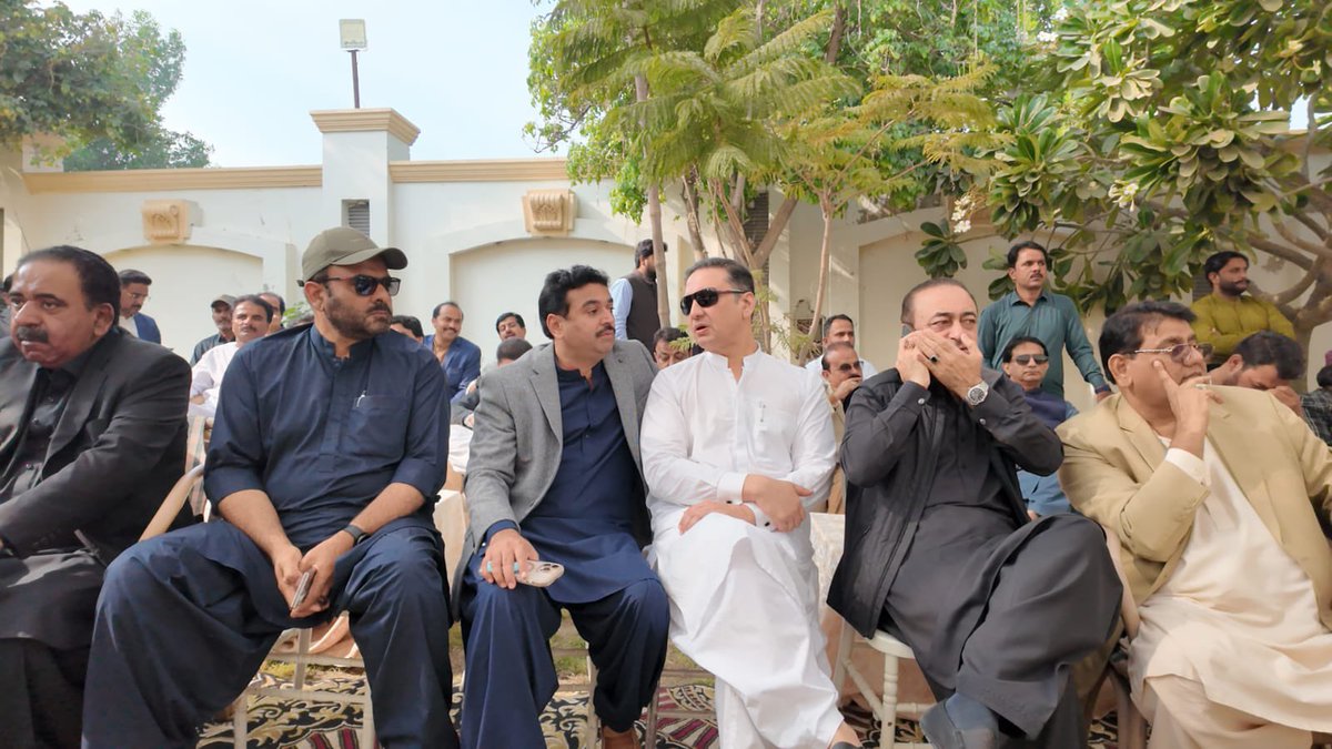 KashifShoroPPP's tweet photo. Attended the Pakistan People’s Party divisions’ meeting of Hyderabad, Mirpurkhas, and Shaheed Benazirabad, Chaired by Nisar Ahmed Khuhro, President PPP Sindh to discuss preparations for the 18th martyrdom anniversary of Shaheed Mohtarma Benazir Bhutto at Garhi Khuda Bux, Larkano. https://t.co/bOOycN1qf5