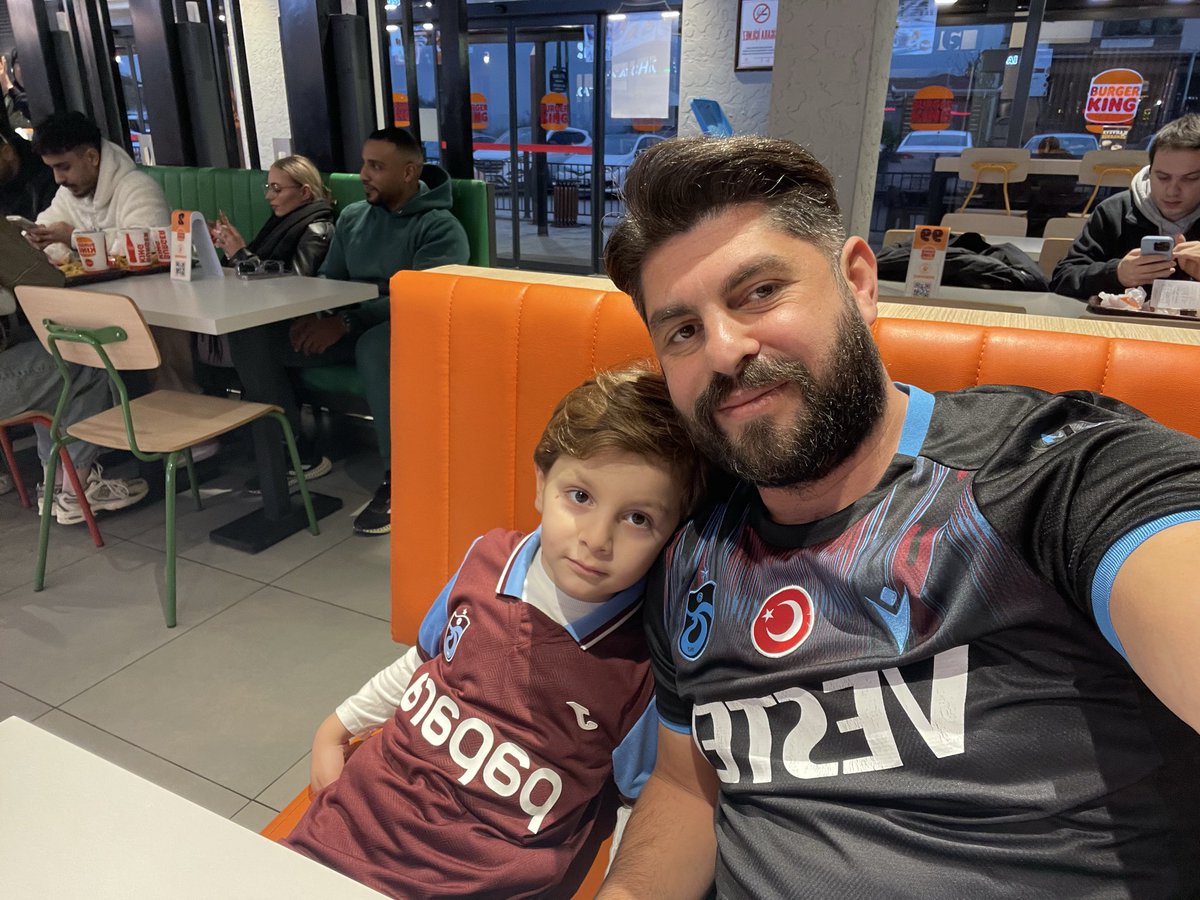 Oğlumda seni sevecek.❤️💙
#Trabzonspor
TS ve BJK