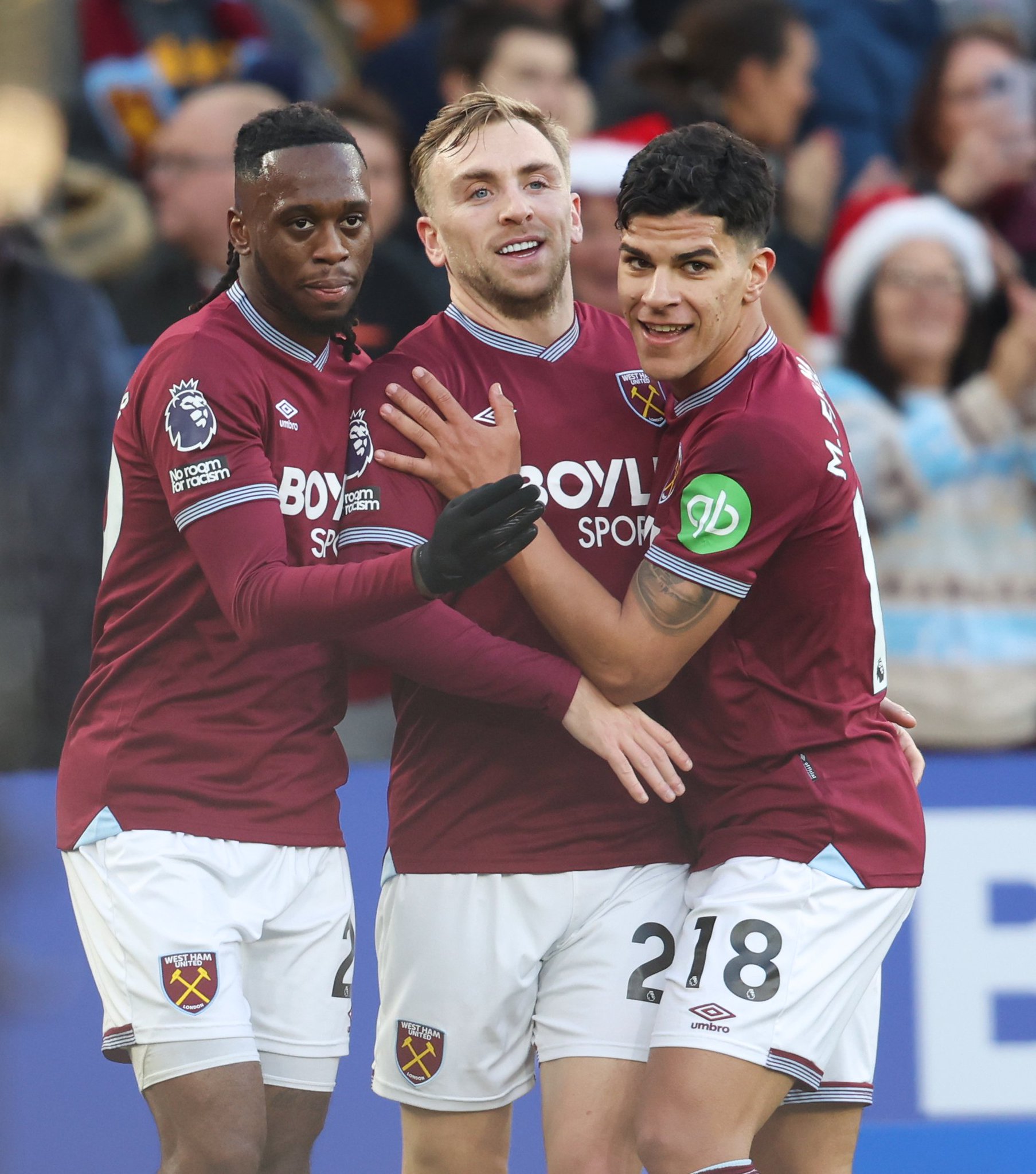 ويست هام ضد أستون فيلا تقييمات لاعبي الشوط الأول : 7.45 - جارود بوين. 7.12 - ماتيوس فيرنانديز. 6.86 - سونغوتو ماغاسا. 6.86 - فريدي بوتس. 6.32 - إيان ماتسن. Whoscored 