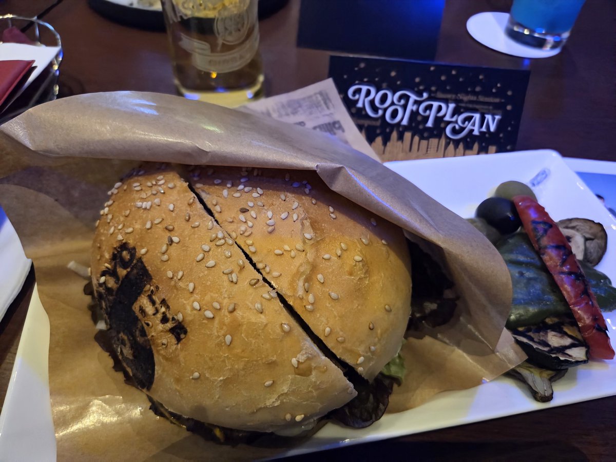fpwvluv's tweet photo. こちらがビルボード東京と横浜��推しに狙われたご飯です🍔🥪 https://t.co/eNWXM7aA05