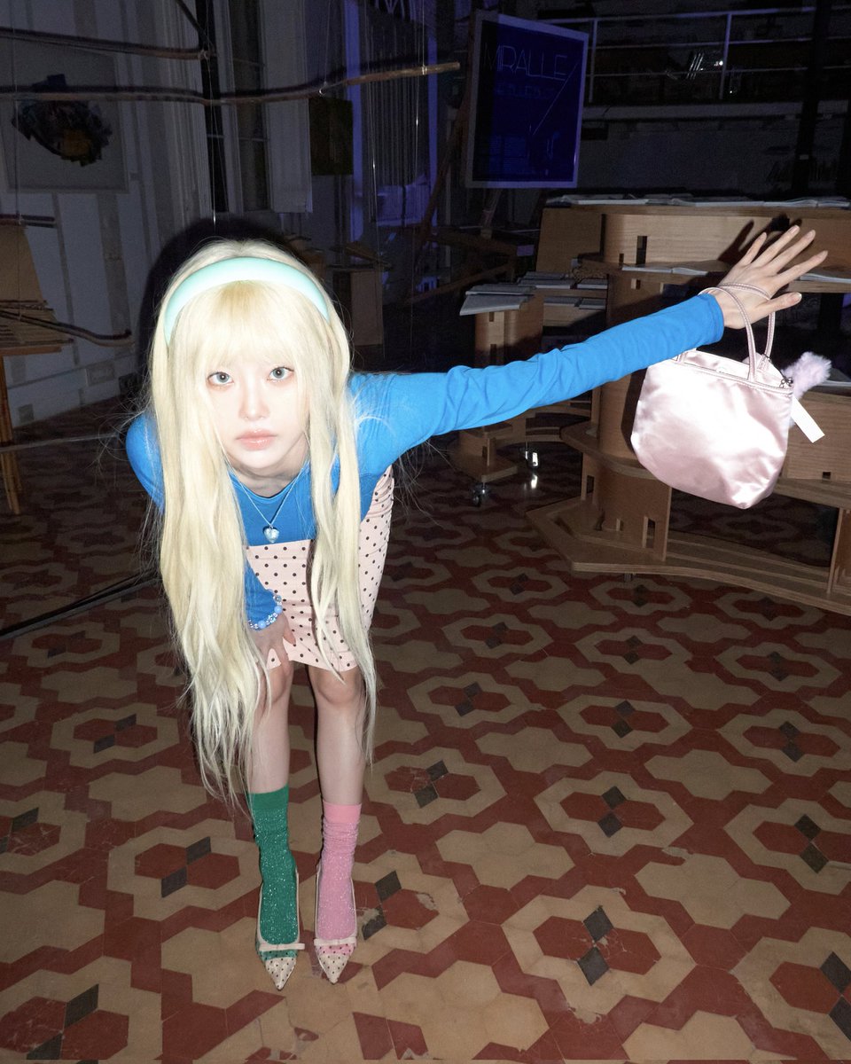 chuu_atrp's tweet image. [💿]
CHUU The First Album [XO, My Cyberlove]

🎧2026.01.07 6PM (KST)

“Dear friend, 안녕?”
이 인사가 나를 처음으로 세상에 연결했다.

💙CYBERLOVE ARCHIVES

#CHUU #츄 #XOMyCyberlove