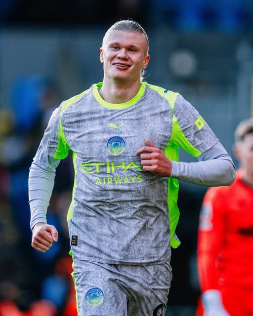 396 مساهمة تهديفية خلال 381 مباراة في مسيرته. إيرلنغ هالاند 