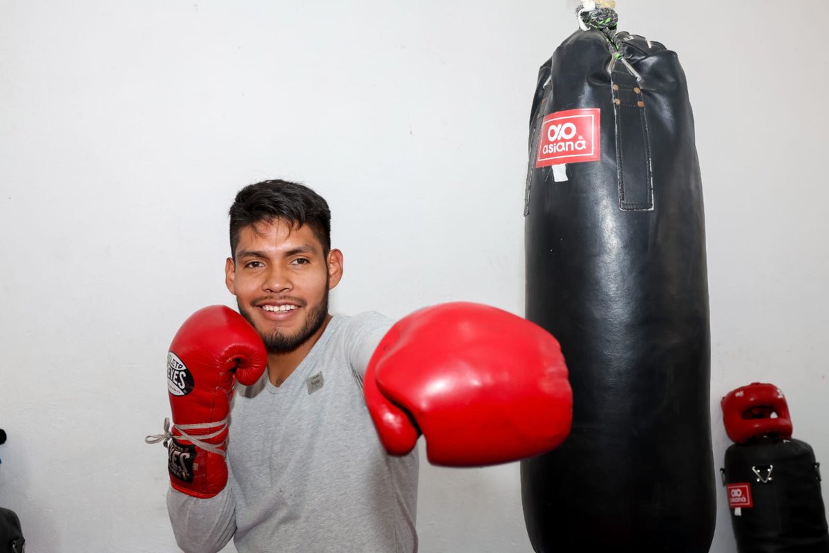 puntoestadodemexico.com/victor-pintor-… 

Victor “Pintor” Albino, estudiante de la UAEMéx, destaca en el boxeo profesional y en las aulas

* El peso supergallo aseguró que la disciplina del boxeo le ha permitido asumir los retos universitarios con orden y constancia.

<a href="/UAEM_MX/">UAEMéx</a>