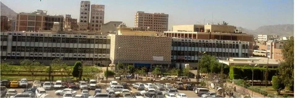 قبل أعوام قليلة، كانت الدكتورة #سمر_عبد_الحافظ (37 عامًا) تحلم بزمن أفضل من زمن الطبيبة الفرنسية كلودي فايان (1912-2002) التي كتبت مذكراتها الشهيرة "#كنت_طبيبة_في_اليمن" عن بلد مفتوح أمام الطب والمعرفة والإنسان.
دخلت سمر عالم العمل الإنساني وهي تعتقد أنها ستعيش نسخة أكثر عدالة من