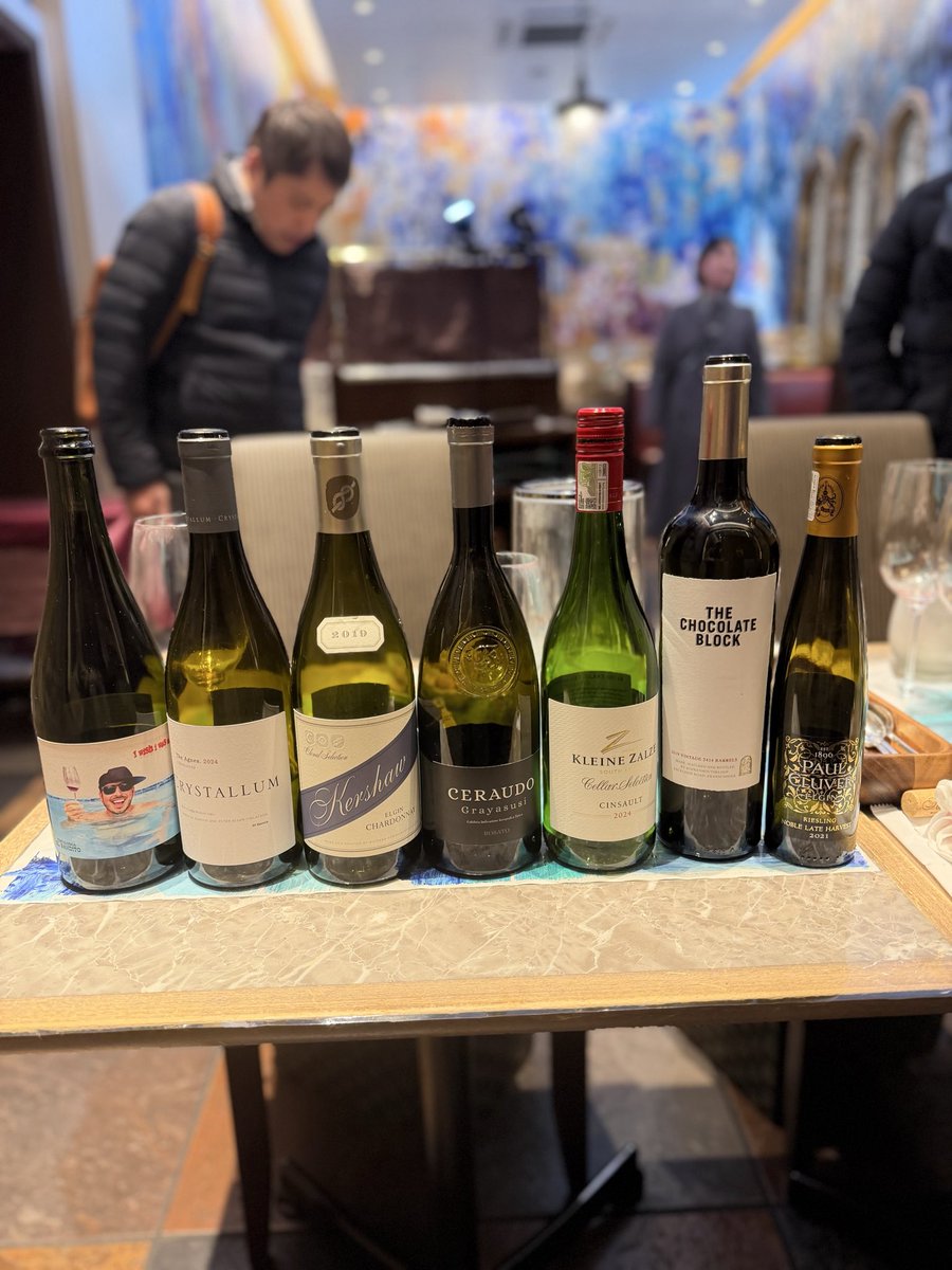 azzurro1977's tweet photo. 2025年南アフリカツアーの打ち上げワイン会
各自持ち寄りでワイン会開催

普段自分のテリトリーにはないワイン知れて色々勉強になりました

リチャードカーショー美味しかったなぁ

#アフ���カー
#南アフリカツアー
#ワイン会 https://t.co/Fnuwk8gKle