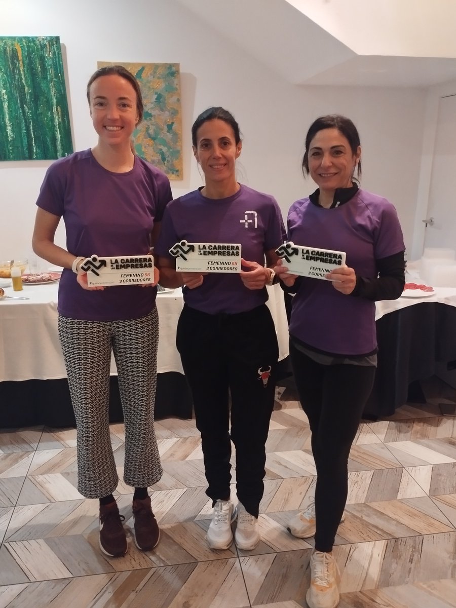 Nos subimos por tercera vez al podio de la #CarreradelasEmpresas. Un año más, el equipo formado por Meritxell Alcaina Marcos y Sonia Luengo Martínez, acompañadas por Amanda García Hading-Chalamet, han conseguido el 1º puesto en la clasificación femenina, 3 participantes, en 5K.