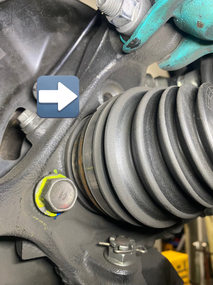 今写真見てて思ったけど、下のボルトのところ、ワッシャーいなくない