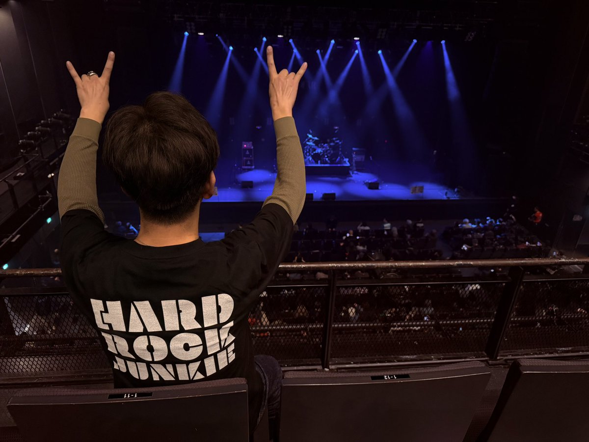 This was the live show tonight

『HARD ROCK TRINITY FES』
BRIDEAR × 44MAGNUM × EARTHSHAKER

#ハードロックジャンキー
#hardrockjunkie
#ロックt  #ロックtシャツ #ロックtコーデ 
#ロンt
#ロック #ロック好き 
#ロック好きと繋がりたい 
#ロックンロール #ハードロック #メタル