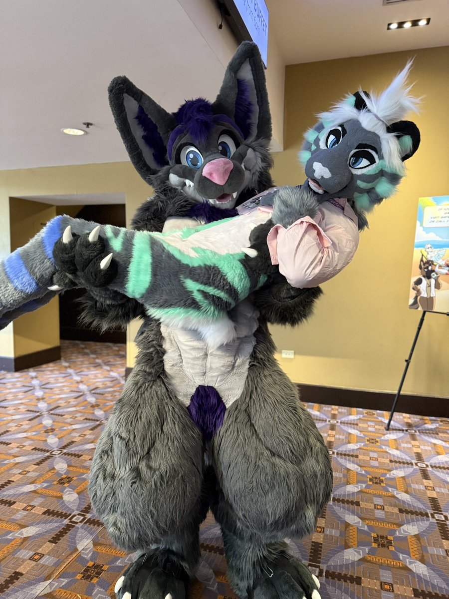 Hugz_N_Snugz's tweet image. Everyone could use a “pick-me-up.”😜

I couldn’t tag @AFFLUENTMINT. Tag anyone whom I missed at #MFF2025!

🐺: @MoreFurLess 
Handler/📸: @WanderingWarlok