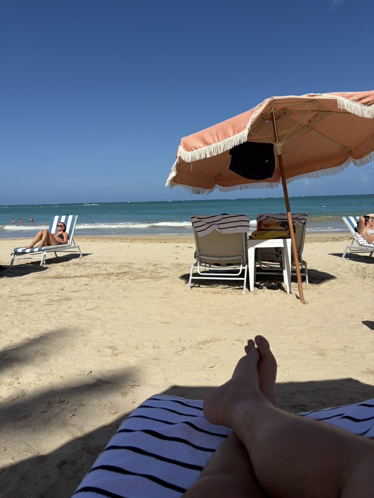 JoeBorelliNYC's tweet image. Darned snow delays screwing up all the flights