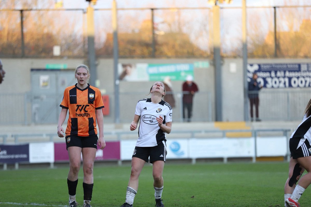 Dartford miss chance to make it 3-3 in extra time! 

<a href="/AdobeWFACup/">Adobe Women's FA Cup</a>