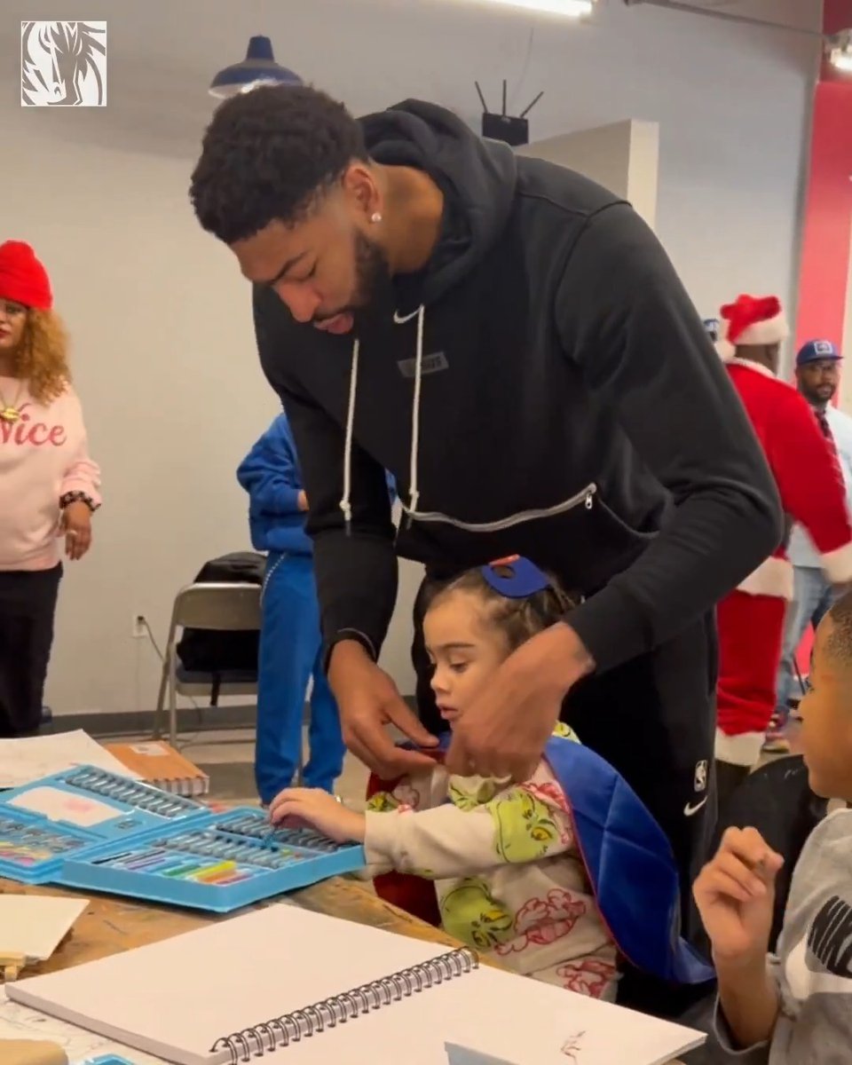 Giving back 🤝 AD stopped by the South Dallas Cultural Center to surprise kids with Legos and new arts & crafts 🎁
#MFFL // #ThisIsWhyWePlay