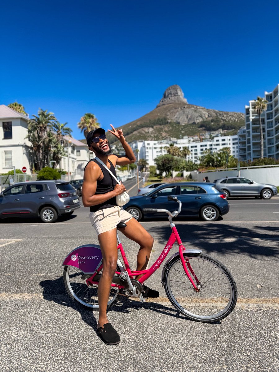 mohale_motaung's tweet photo. In my favourite city, doing my favourite things with my bestie. ♥️ https://t.co/AH6YpYMXiz