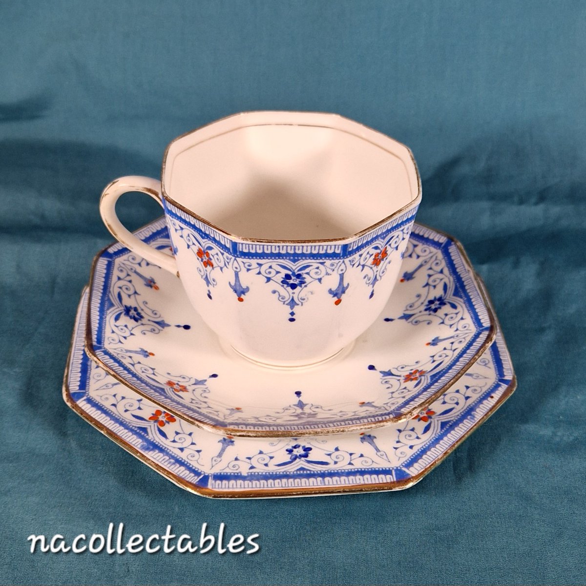 nacollectables's tweet photo. A charming trio from the 1930's made by Hudson & Middleton. Another elegant item & what an unusual gift it would make!
https://t.co/xGG2iQf3Ik
@EverRotating #vintageshowandsell #trio #teaservice #China #Christmas2025 #vintagehome #vintagestyle https://t.co/qbiVrHPTtZ