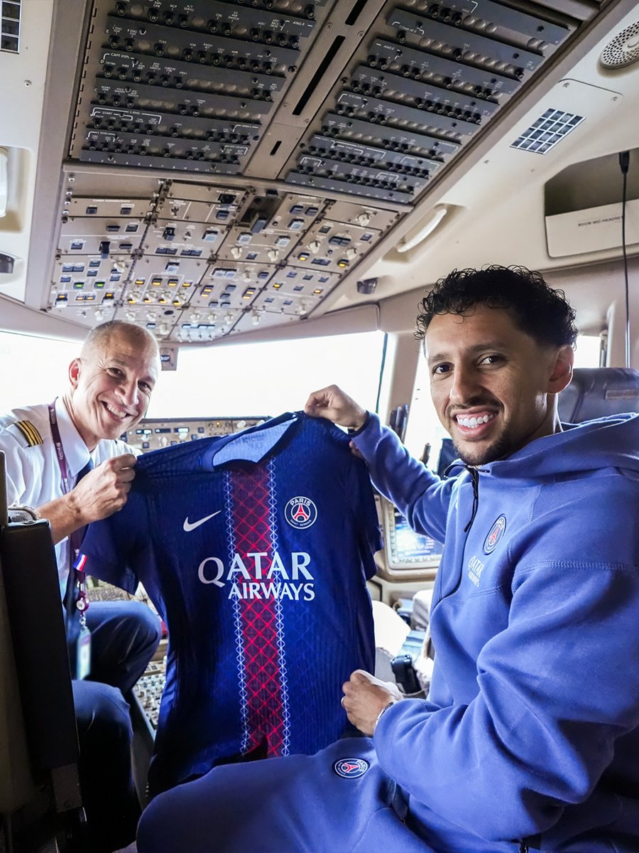 PSG_inside's tweet photo. Les capitaines à bord ! 👨‍✈️

@qatarairways I #PSGVisitQatarTour2025 https://t.co/9TbiXKziM6