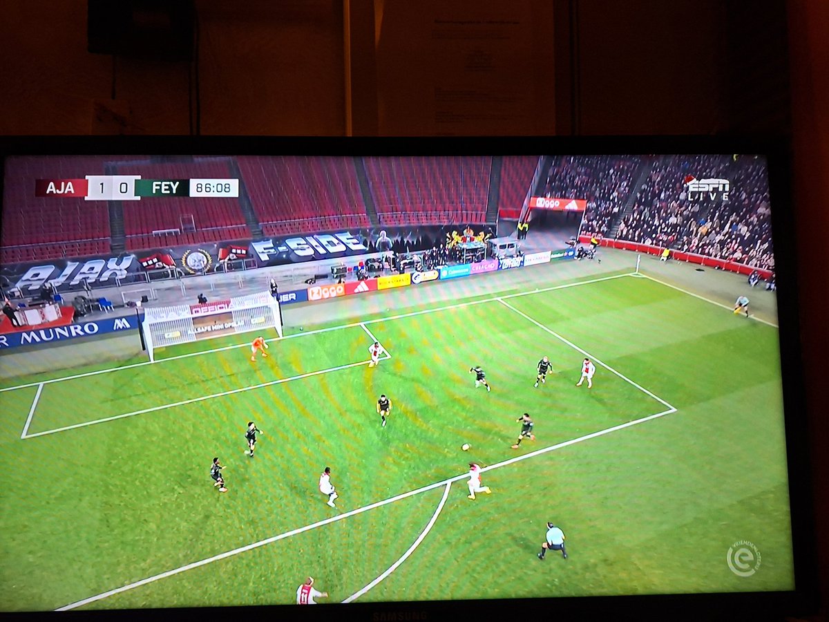 rjbteam's tweet image. Ja leuke wedstrijd Ajax-#Feyenoord.
Maar wat zie ik als #Ajax fan.. lege     #Fside , die lege stoelen hadden kunnen worden opgevult met basis school leerlingen groepen vanaf groep 4. Doe gratis kaartjes volgende keer voor de jeugd. Oh, en doe ook bij de volgende wedstrijden.2-0.