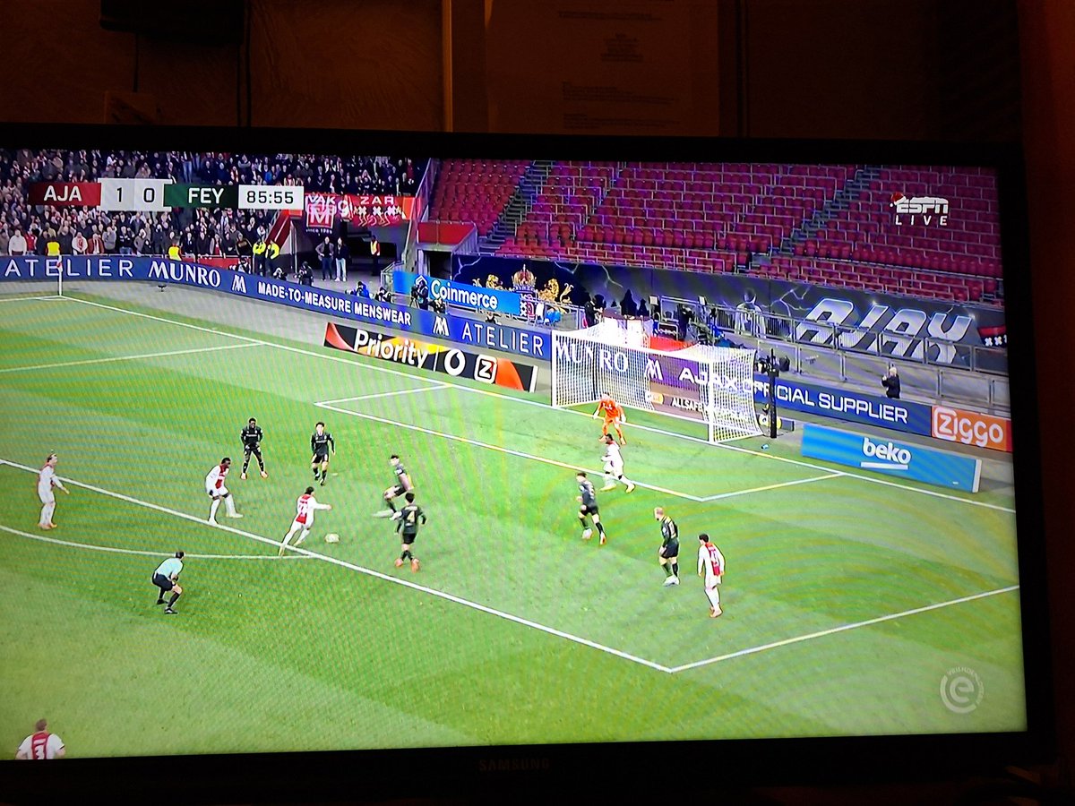 rjbteam's tweet image. Ja leuke wedstrijd Ajax-#Feyenoord.
Maar wat zie ik als #Ajax fan.. lege     #Fside , die lege stoelen hadden kunnen worden opgevult met basis school leerlingen groepen vanaf groep 4. Doe gratis kaartjes volgende keer voor de jeugd. Oh, en doe ook bij de volgende wedstrijden.2-0.