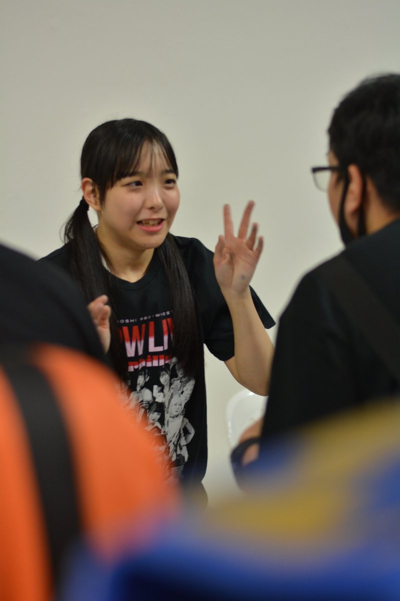 terbal55's tweet photo. งาน TJPW x SETUP
น้อง Uta ตัวเล็กน่ารัก ชอบความแบ๊ว และความตั้งใจ แต่นัดสู้กับเจ๊ Kamiyu นี่ โดนเจ๊จัดหนักจนสงสารเลย 🥹

Uta (Wrestling in Bangkok). Like her cuteness and dedication.

@uug_p_uta 
#TJPWxSETUP #มวยปล้ำ #Wrestling #FemaleWrestlers https://t.co/Kd1DvOWcHO