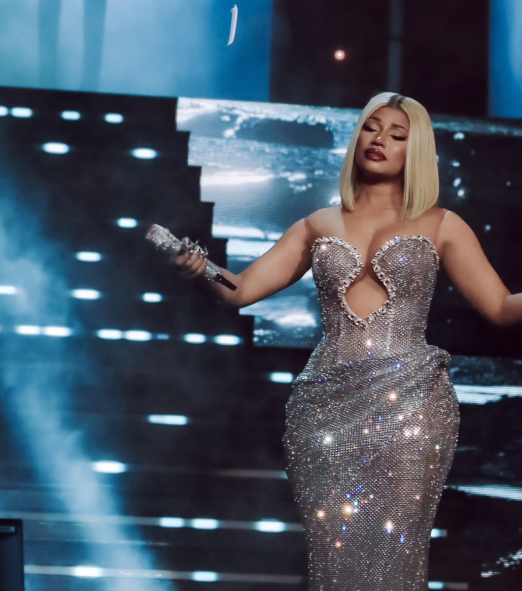 OnikaStatistics's tweet image. .@NICKIMINAJ rises +9 spots on the US Spotify Artist Chart.