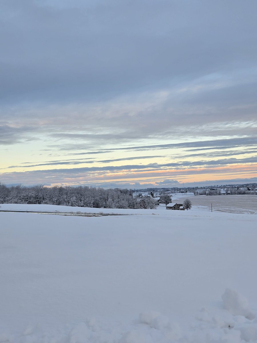 GeoStrophic_Flo's tweet image. Nothing quite like the morning after a snowstorm hits. Photo taken here in Lancaster, PA! #wxtwitter #pawx