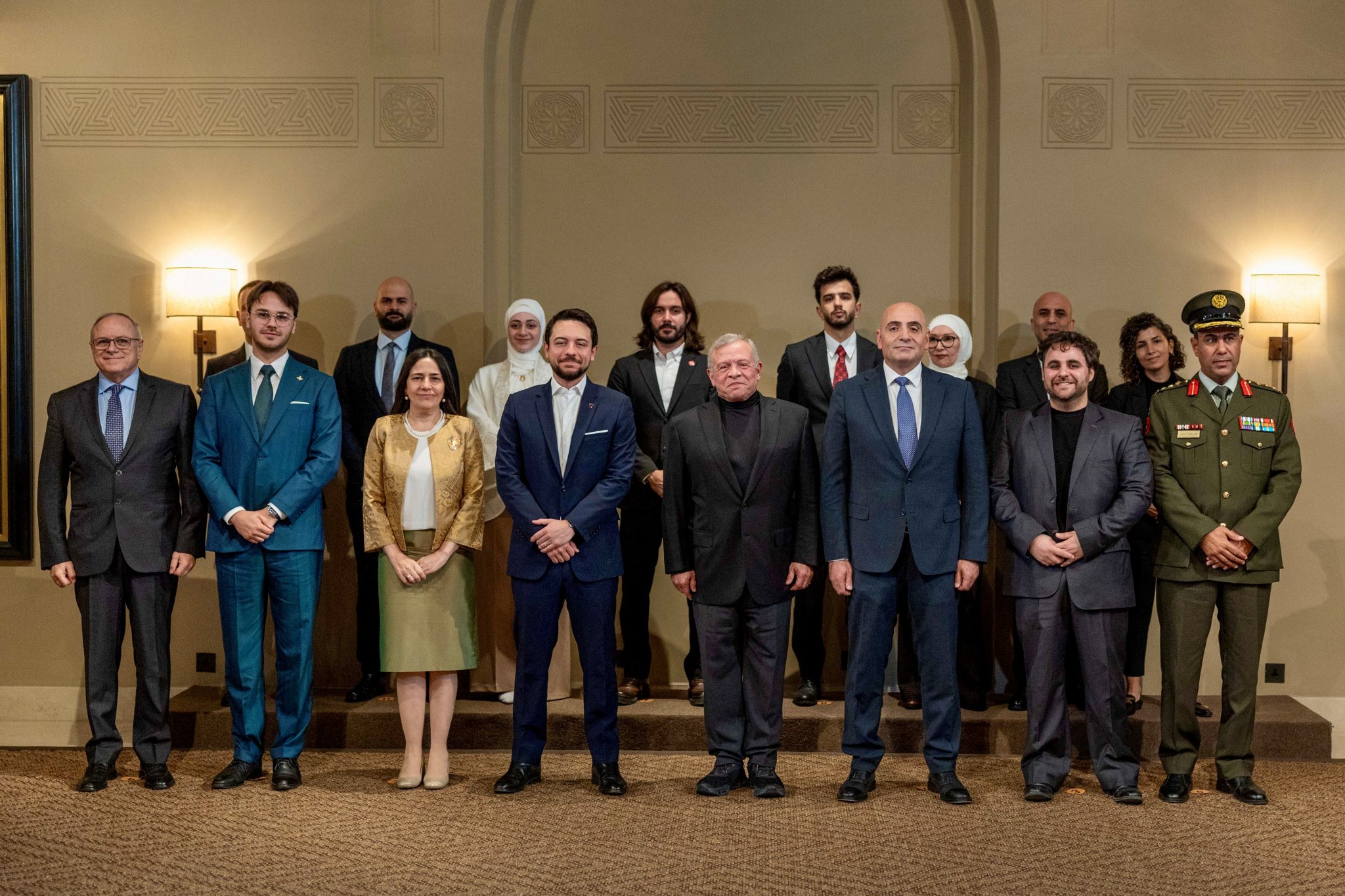 جلالة الملك عبدالله الثاني يلتقي، بحضور سمو الأمير الحسين بن عبدالله الثاني ولي العهد، فريق الجناح الأردني في إكسبو 2025 أوساكا الذي استقبل نحو مليون زائر #الأردن 