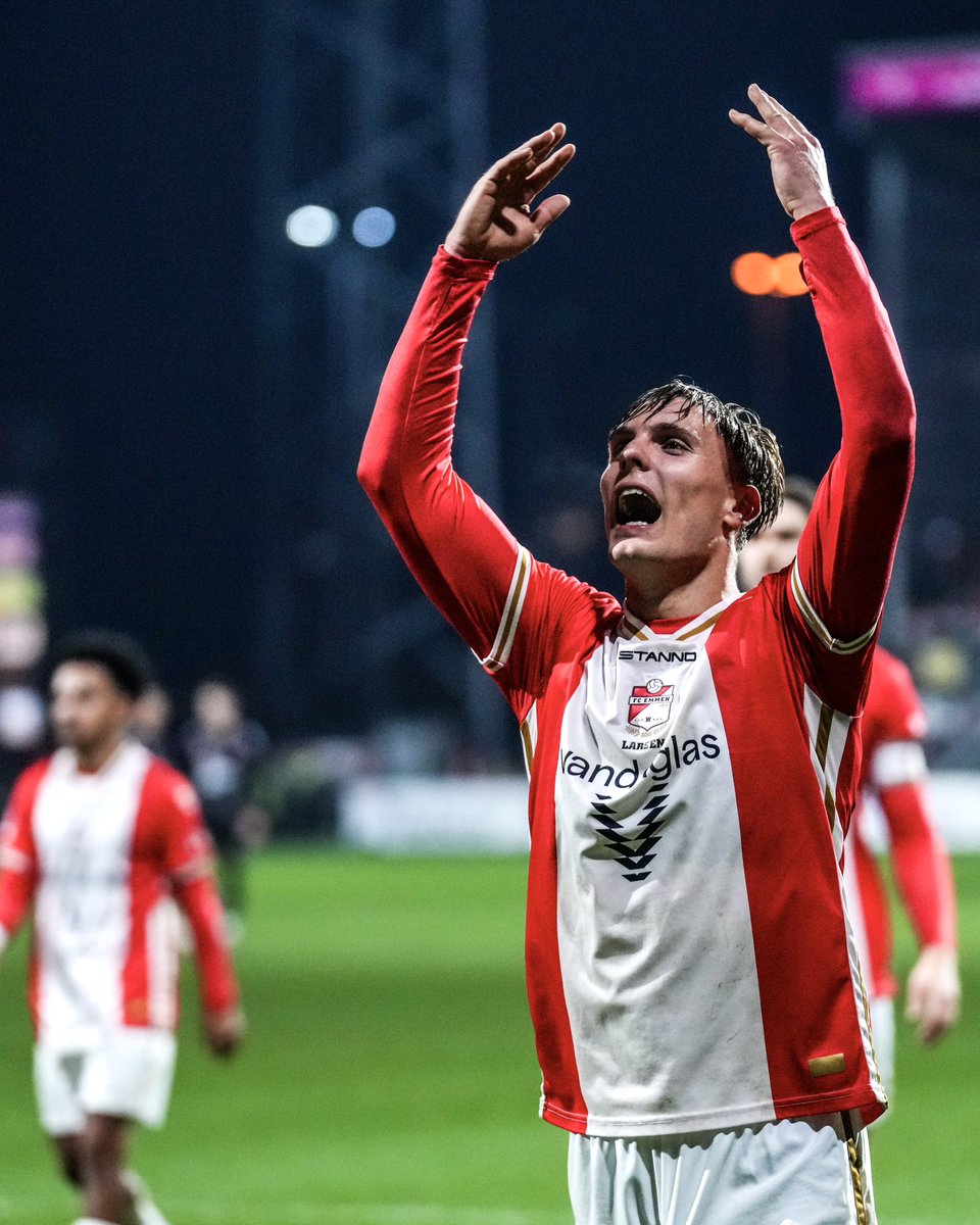 FC_Emmen's tweet photo. 𝗟𝗨𝗞𝗔𝗦! ❤️🤍
 
#EMMhel #100jaarEmmen #VanOnsVeurAltied #HIERKOMIKWEG https://t.co/KFT0r7cmHy