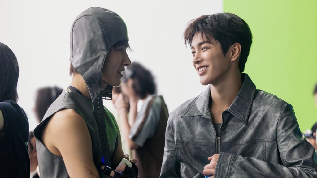 Hlnluver8's tweet photo. 나도날이만큼다정하게바라봐줄사람이필요함 https://t.co/qVWFgQ54bg