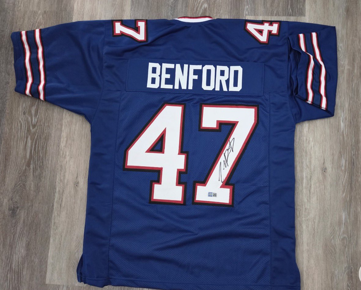KrystleNoel1128's tweet image. 🚨🚨 Benford Giveaway 🚨🚨

Last giveaway of the regular season!!

To win this sign Christian Benford jersey:
- retweet 
- follow me
- follow @jimmyreu81 

Winner will be selected January 4th!!! Good luck!!! #BillsMafia