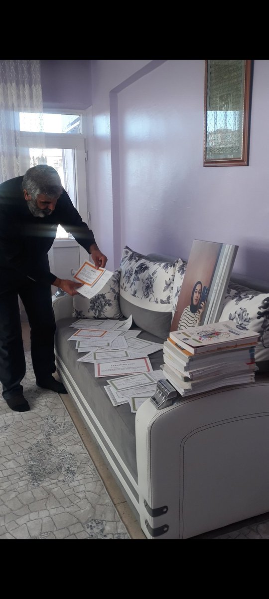 Rojinin eğitim hayatı boyunca almış olduğu başarı belgeleri.
#RojinİçinAdalet