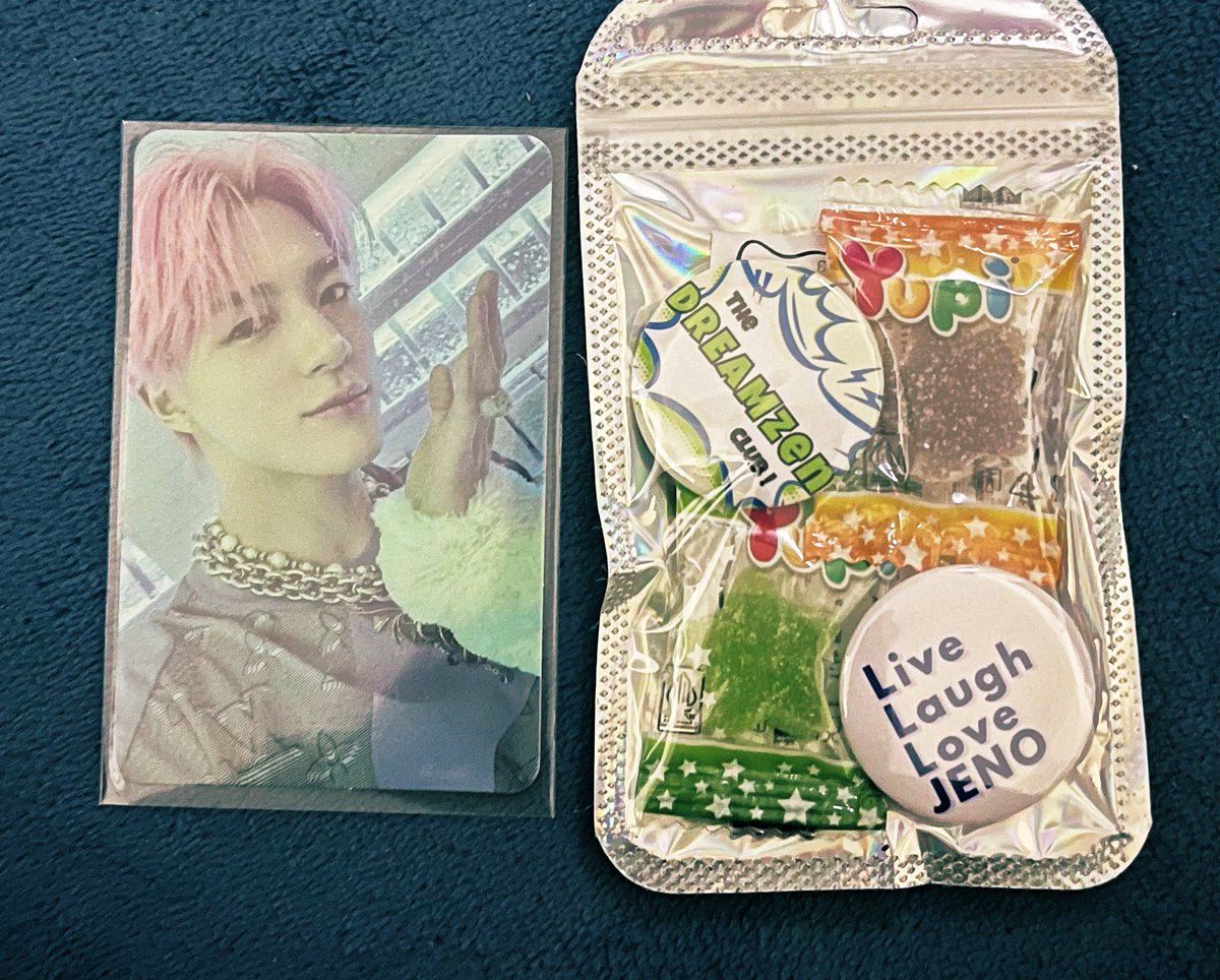 bnursabrina's tweet photo. thank you @jirenminn 💚 for the freebies and for the pc too! https://t.co/ryE604aYVr