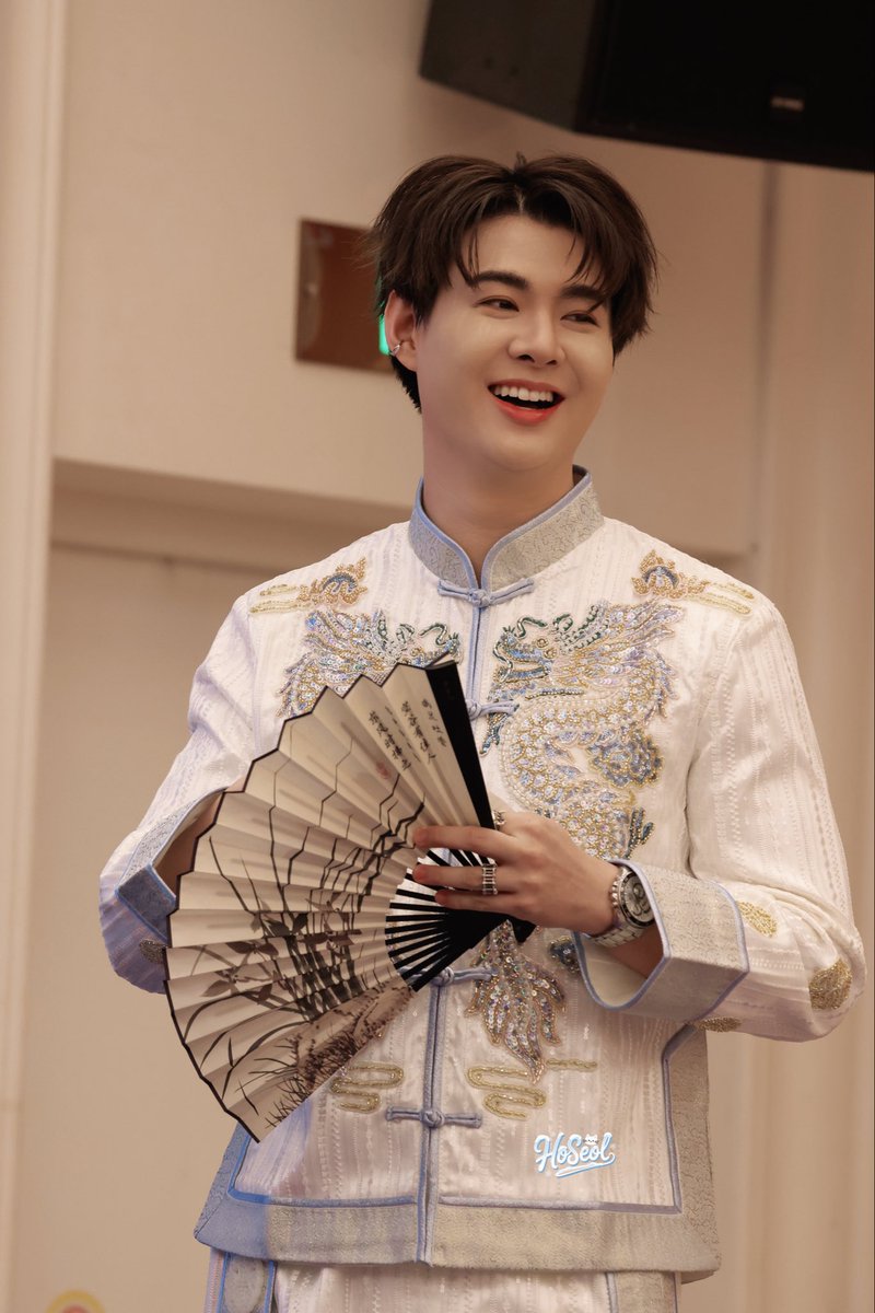 251214 Saint Christmas party
喜欢看你笑

#SaintinHangzhou 
#Saint_sup #MingEr