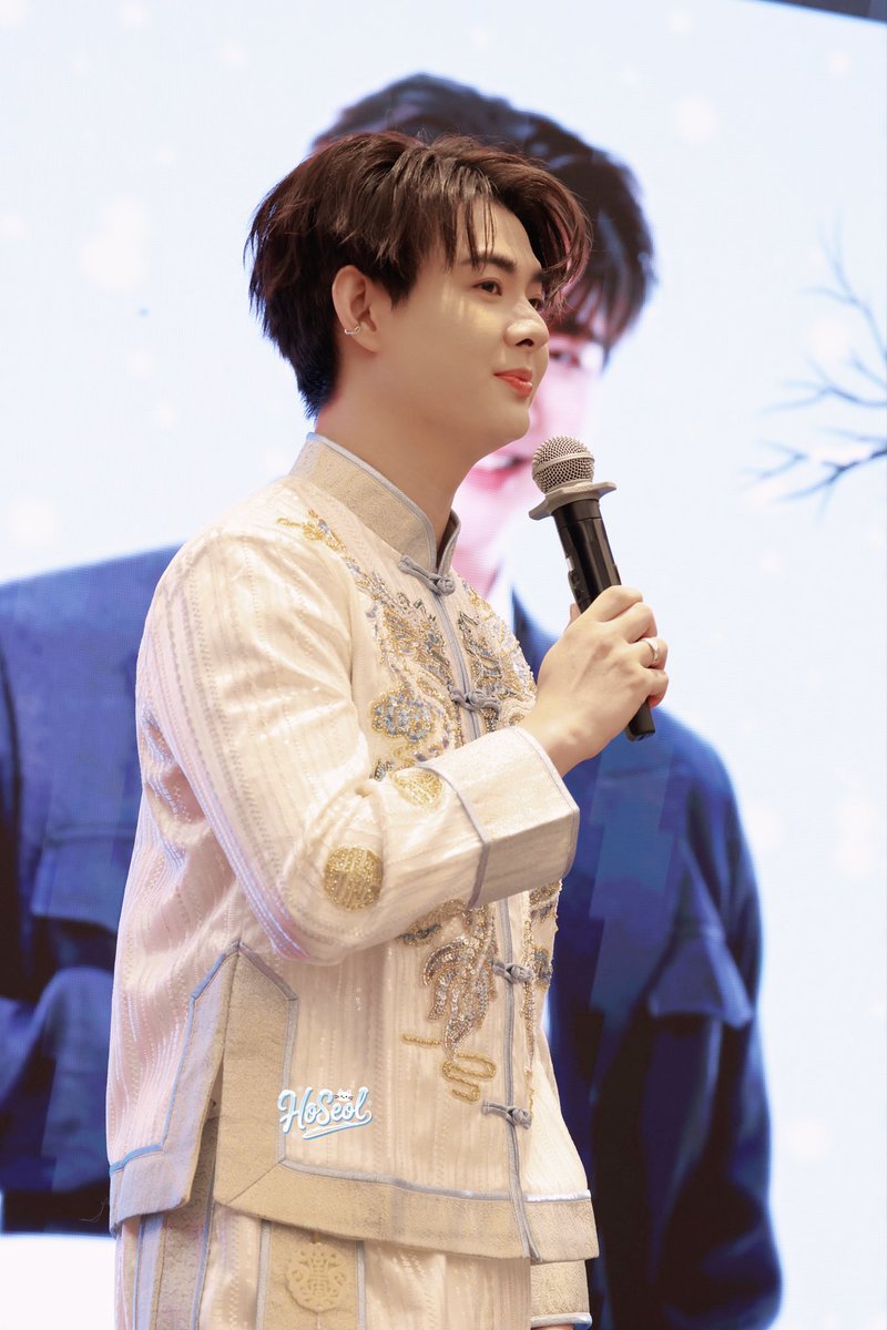 HoSeol206's tweet photo. 251214 Saint Christmas party
喜欢看你笑

#SaintinHangzhou 
#Saint_sup #MingEr https://t.co/UX8Xmx0Fea