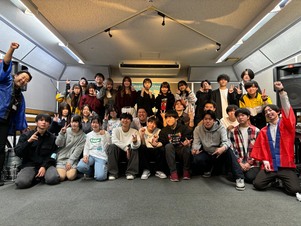 shima_kouriyama's tweet image. 【#HOTLINE 2025-2026】
本日開催の学生企画特別版
HOTLINE "school fest. vol.2"  
無事終演🔥

高校、大学、専門学校、
そして社会人guest枠含め総勢計8組のご出演🔥
個々の個性溢れる本当に熱いLIVEとなりました👍

ご出演頂きました皆様、ご来場頂きました皆様‼️
本当にありがとう御座いました🙇‍♂️