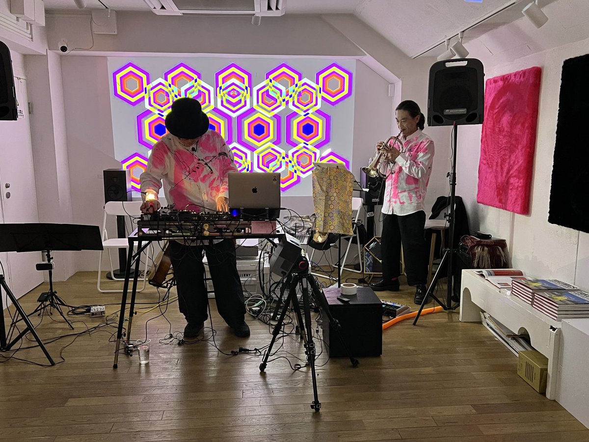 moonflyingfish's tweet image. ゴンドウさんと佐藤理さんのライブ、カッコヨカッタ！！！
(終演後ゴンドウさんに画像&amp;amp;映像UP OKいただきました😌)
#LIG