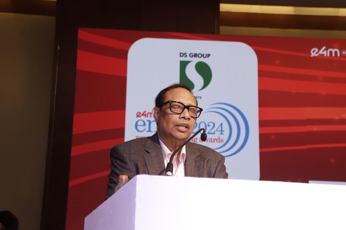 SRavi_RRCo's tweet image. The 17th edition of #ENBAAwards2025 organised by @e4mtweets was a huge success.
It was a pleasure to present the awards to the winners and meet the stalwarts from the news industry.
 
@BWBusinessworld @anuragbatrayo 

#e4mawards #mediaawards #mediaexcellence