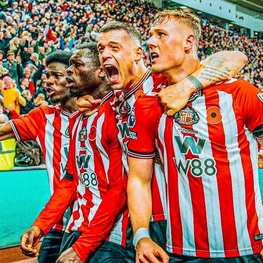 سندرلاند لم ينهزم في آخر 9 مواجهات بالدوري أمام نيوكاسل (6 انتصارات، 3 تعادلات). اليوم، الفريق يملك فرصة لتحقيق الفوز الرابع على التوالي على أرضه ضد نيوكاسل لأول مرة في تاريخه 