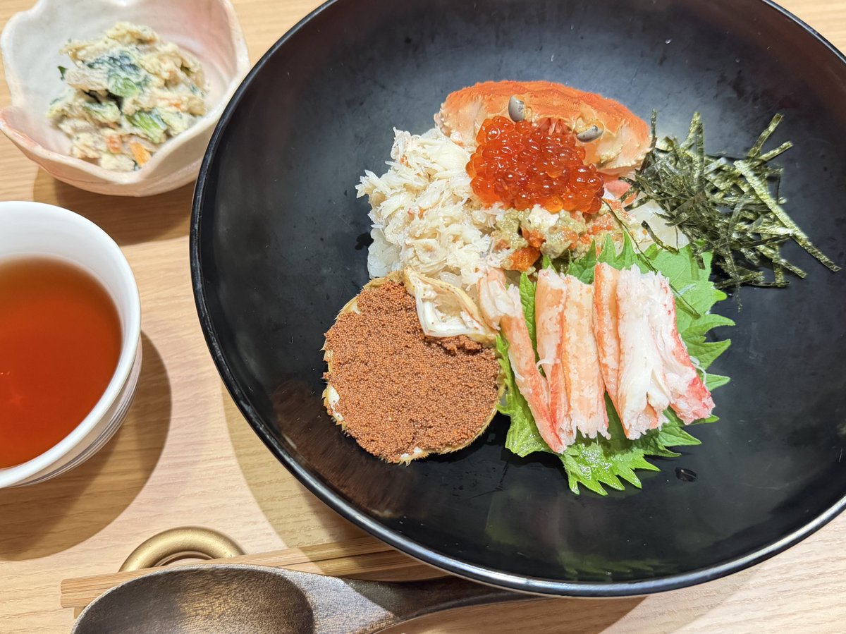 hir0330's tweet photo. 一日店長さんのお仕事見学の会！早起きしてひさしぶりにど緊張したり大笑いしたり美味しいもの食べたり大満喫できてはっぴー！サンタ丸にも会えたし今年も行けてよかった〜！よいお年を！！！ https://t.co/APfXNPVfV0