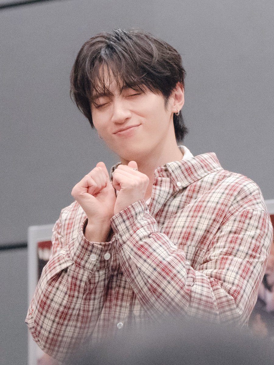 慶應義塾大学卒4カ国語堪能TOEIC940点のアイドル許豊凡(シュウフェン