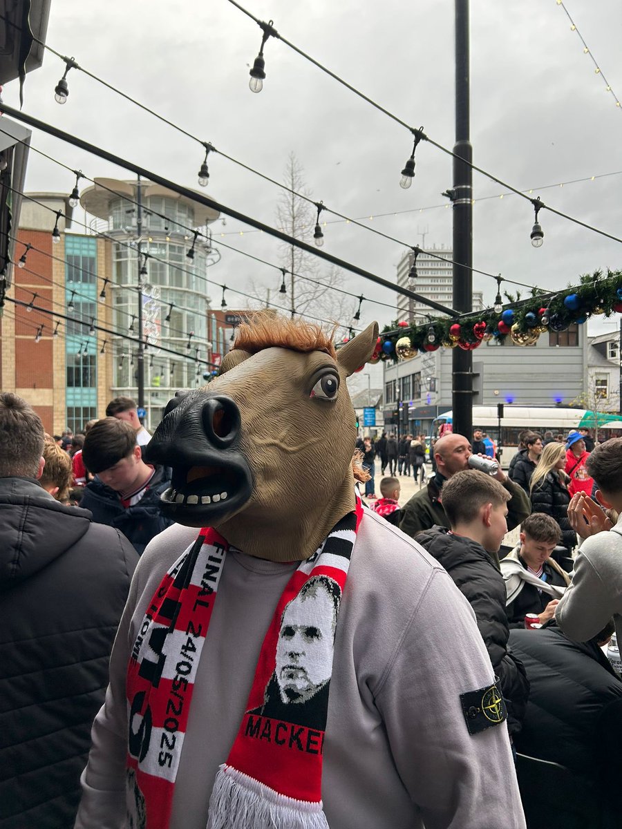 Sunderland fan out before the Wear-Tyne derby today…

🐴🤣